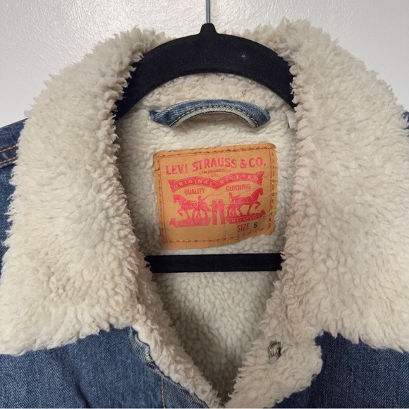 Levi's Blue Jean Jacket with cozy Sherpa Collar - Picture 4 of 6
